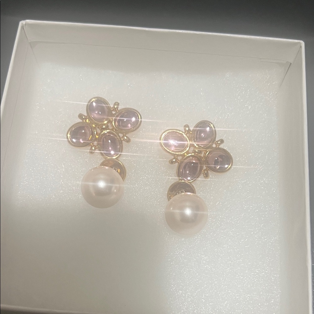 Elegant Gold and Pearl Earrings